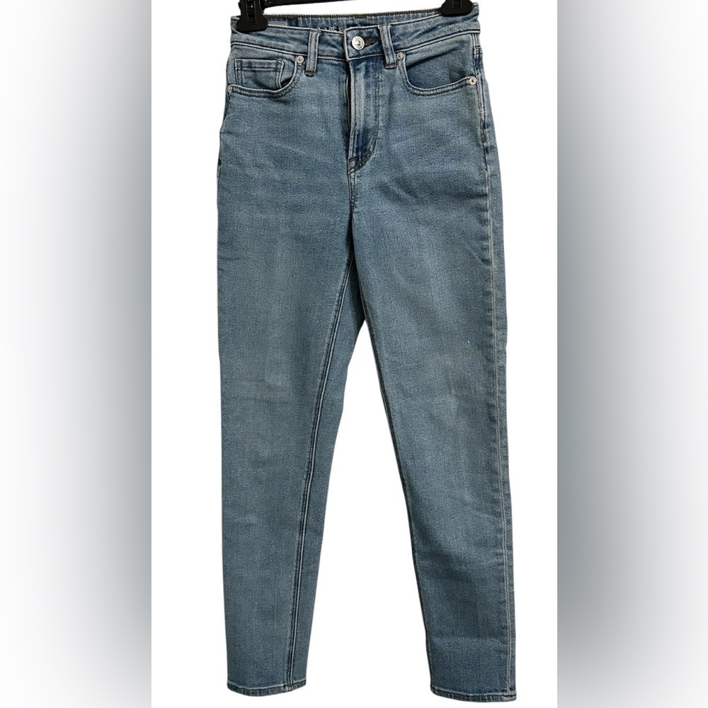 American Eagle Blue Denim mom jeans. Size 00